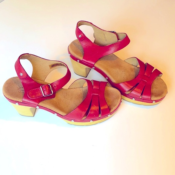 Shoes - Clarks red sandals super comfy. Fun. size 7.